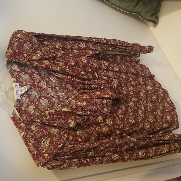 Express Floral Ruffle Blouse - Picture 6 of 8